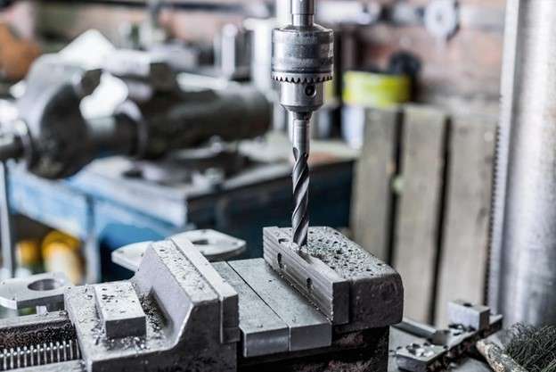 Drilling on a metallic workpiece with twist drill-bit