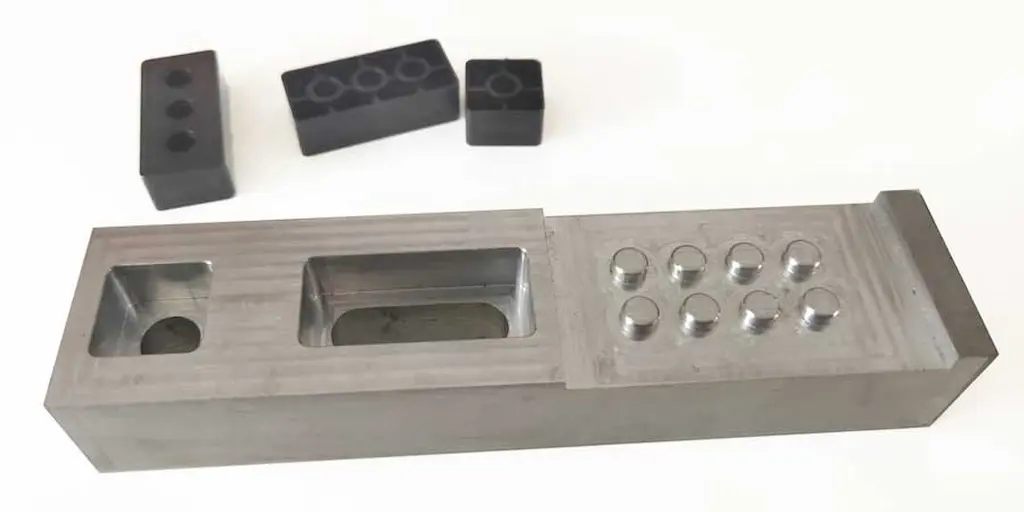 Injection mold for LEGO-like products 