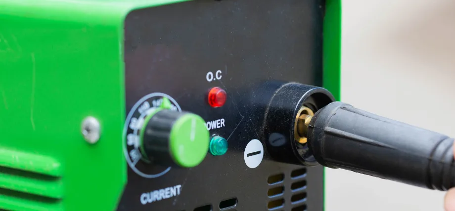 Welding unit with current dial adjuster and cable