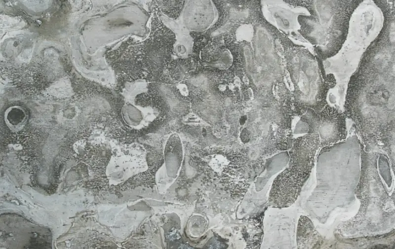 Close up image of aluminum oxide layer, which enhances corrosion resistance 