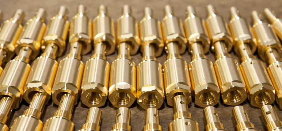 Multiple brassparts with internal threads stacked in rows