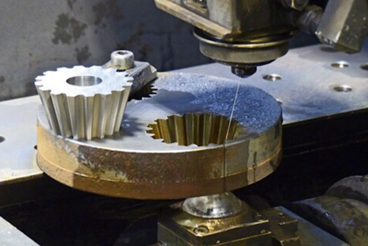 EDM process for a slotted hole in a metal disc for a matching component already manufactured