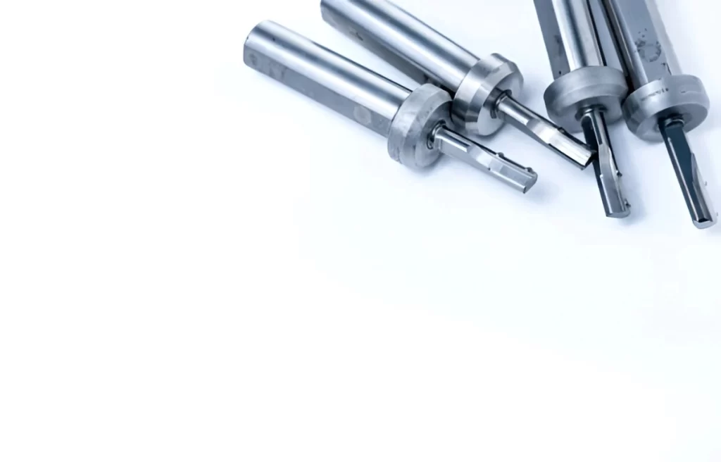 The image shows the sets of HSS cemented carbide tools on display.