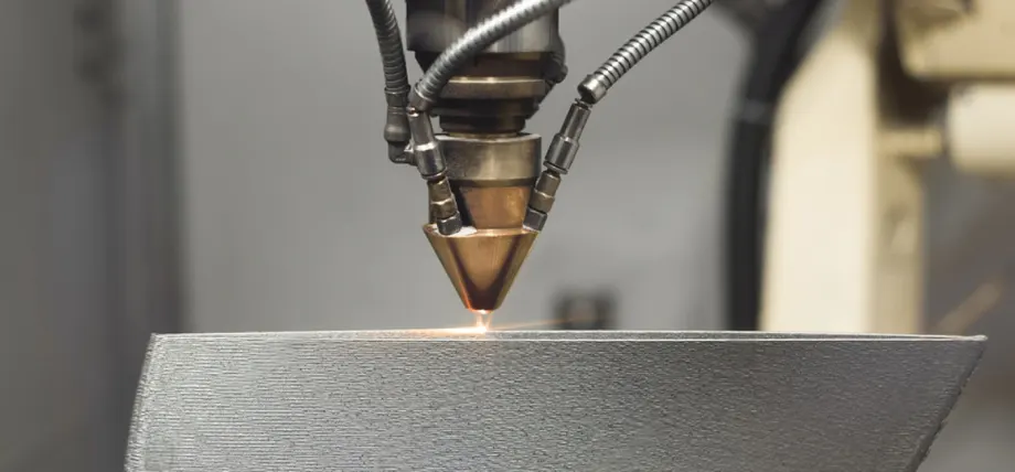 Metal 3d printing with Direct Energy Deposition (DED), with a nozzle depositing molten metal