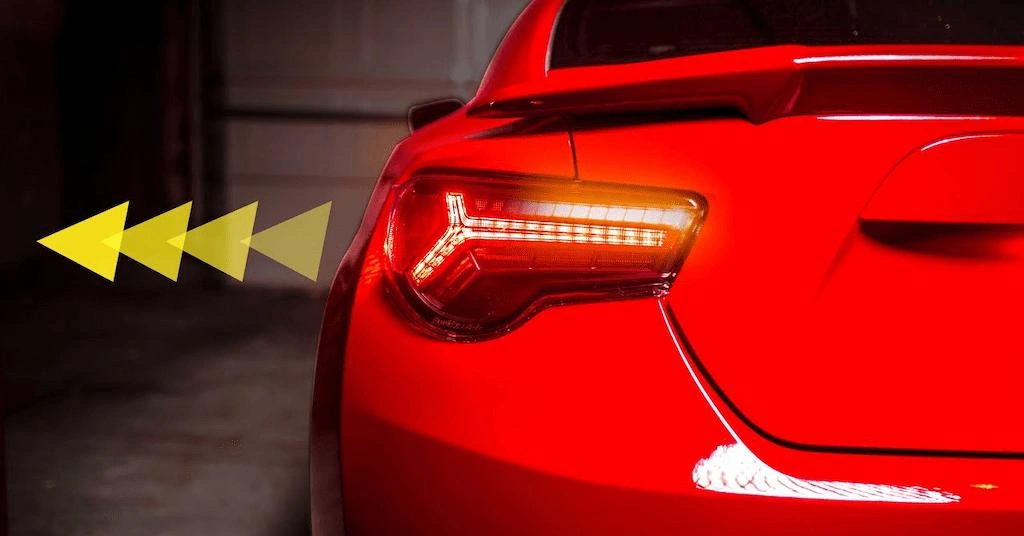 A close up view of a car's rear with taillight lightning in a sequence, also showing the sequence with arrows 