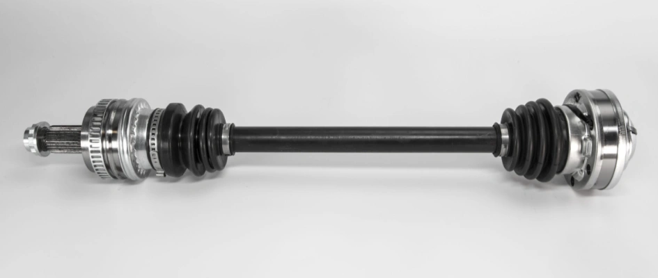 Metal propeller shaft with universal joints 