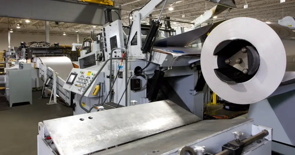 Automated aluminum blanking line with coil feeding system