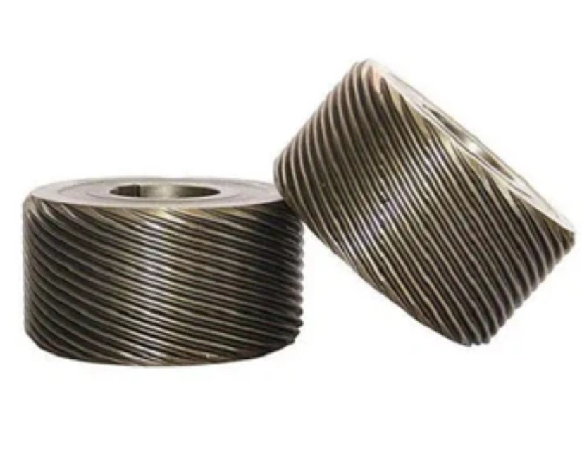 Thread rolling dies with a diagonal thread pattern 