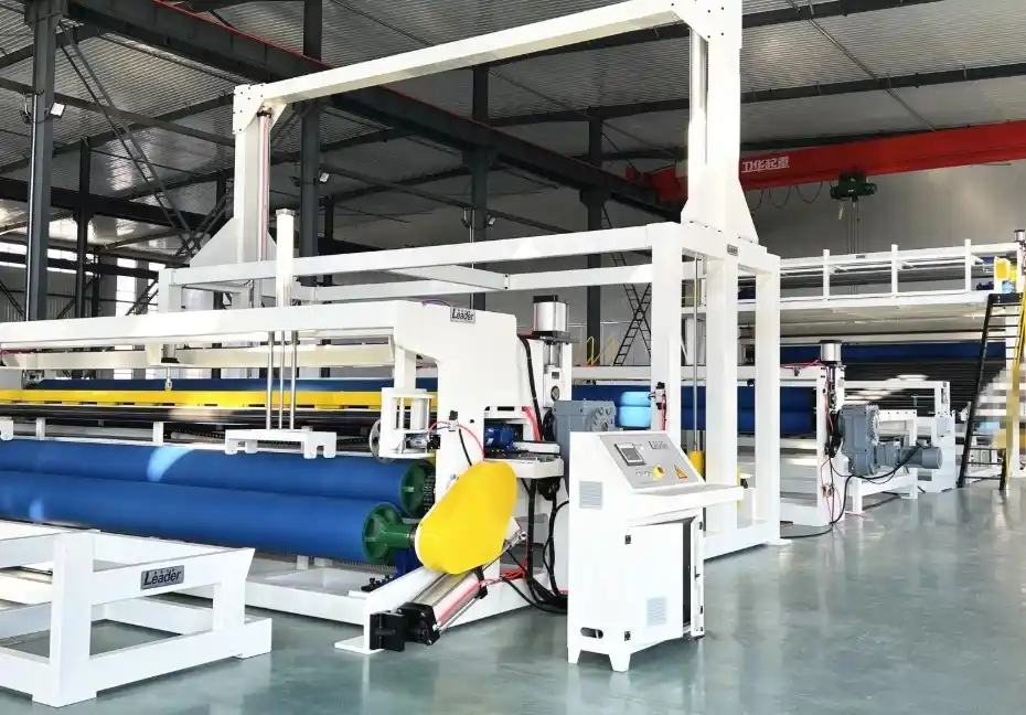 Extruded acrylic sheet production line with continuous roll extrusion machinery in a manufacturing plant