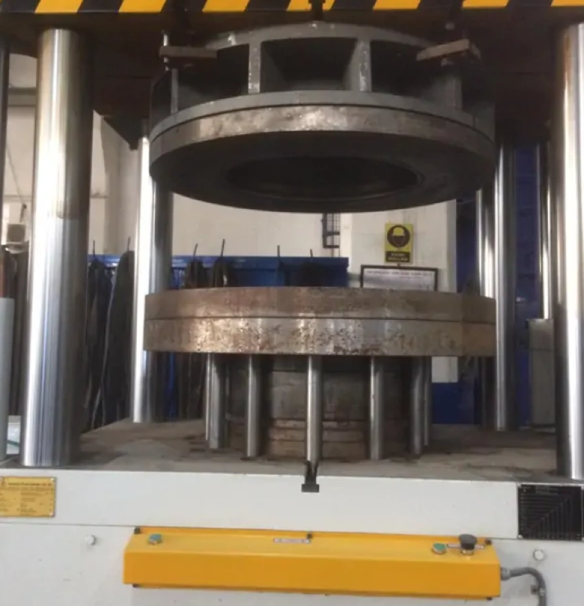 Hydraulic deep draw press with circular die and blank holder assembly