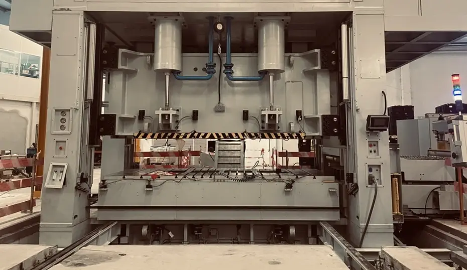 Large automotive stamping press with hydraulic cylinders and die set