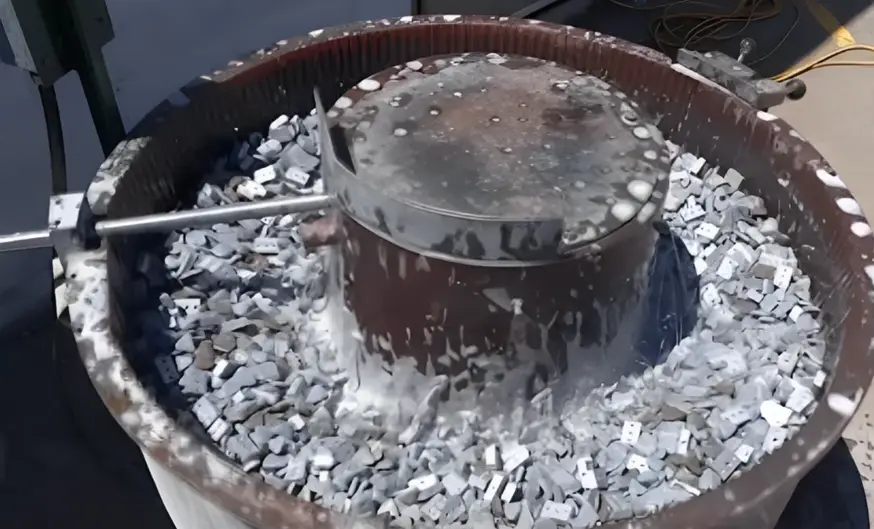 Vibratory deburring process with ceramic media and metal parts