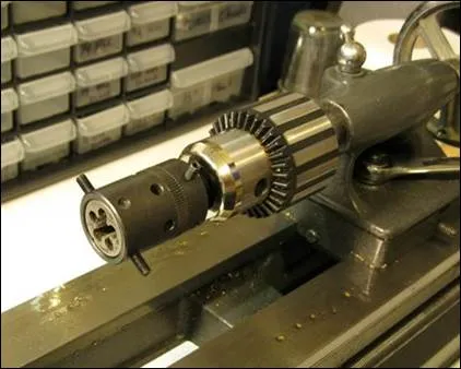 copper colored lathe machine for thread cutting
