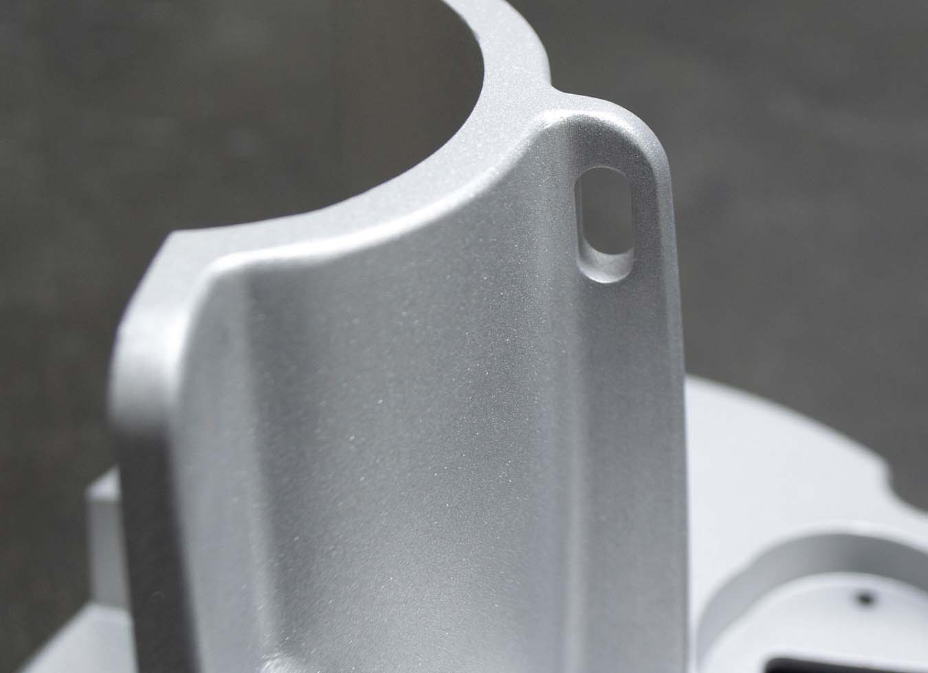 Bead-blasted metal part with a uniform matte finish