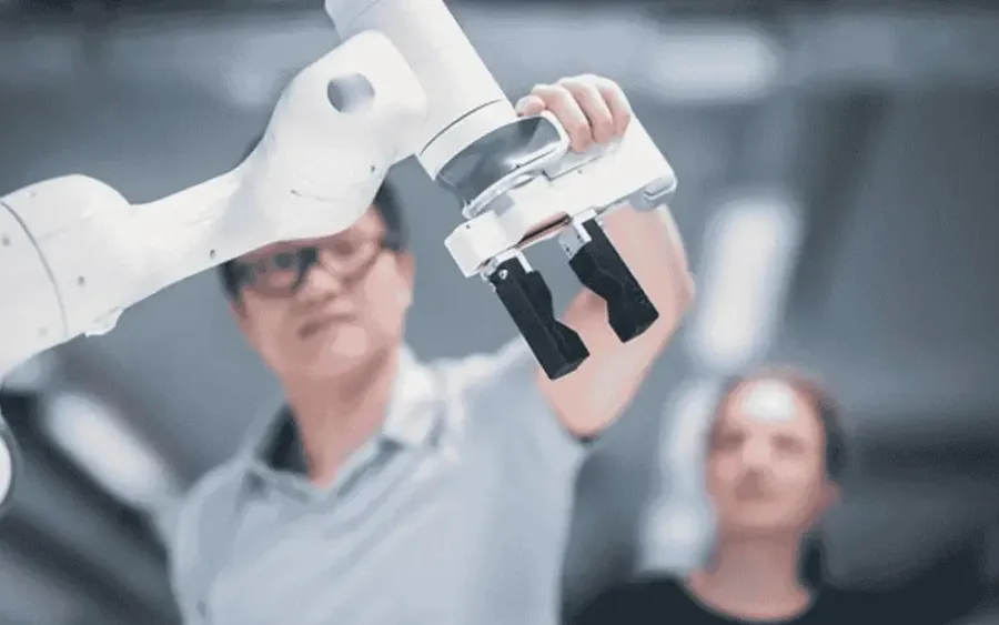A collaborative robot and an engineering team, illustrating an automation application
